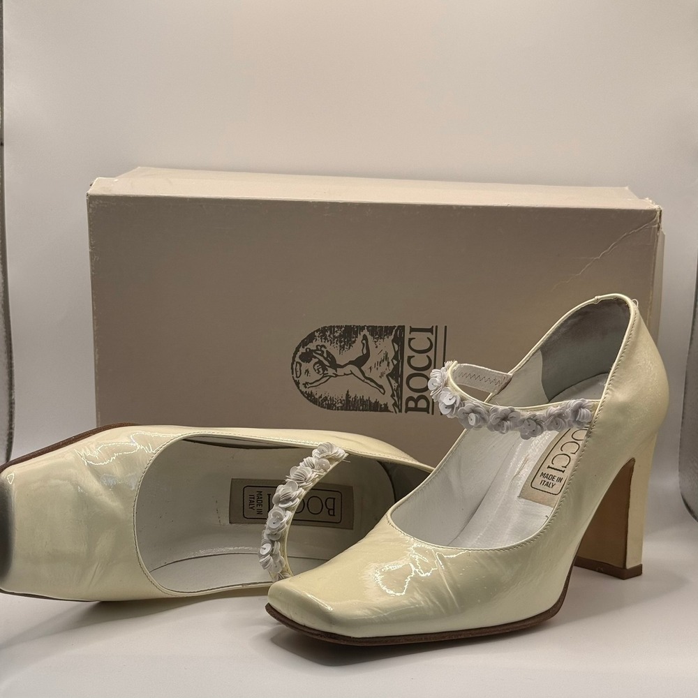 VTG Bocci Cream Patent Leather Mary Jane Floral Sequin Block Heel Pumps Italy 34